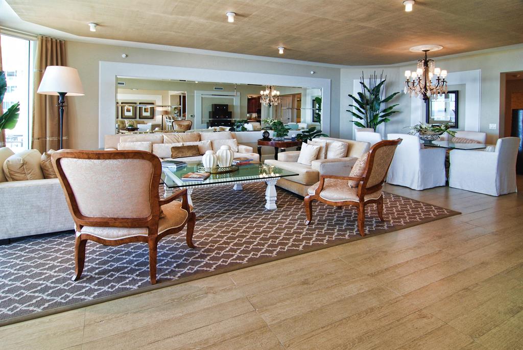 RITZ CARLTON RESIDENCES - Residential