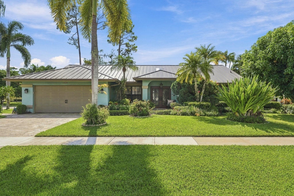 Photo of 13629 NORTHUMBERLAND Circle, Wellington, FL 33414 (MLS # B26085537)