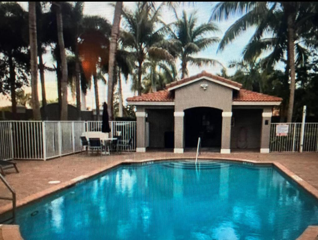 OCEAN CAY - Residential