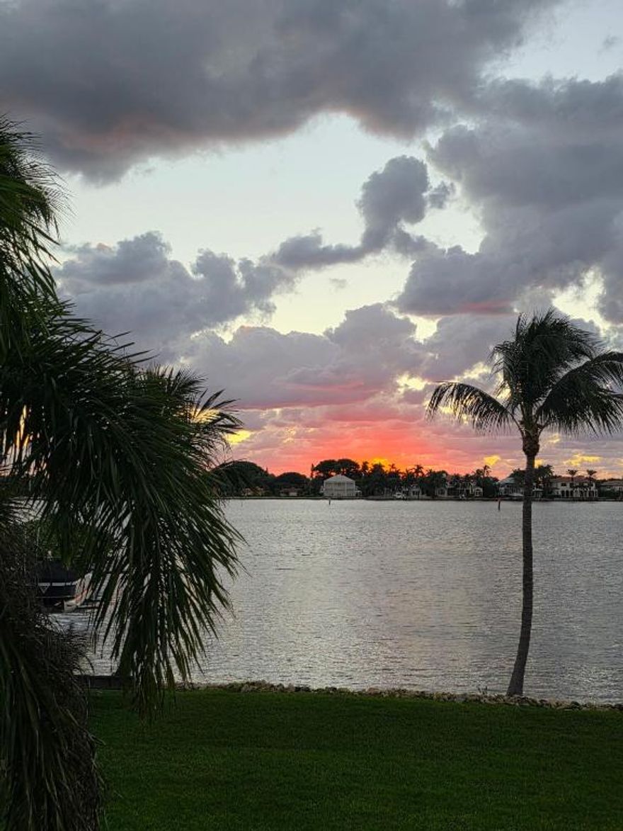 Gated community directly on the Intercoastal Waterway in Hypoluxo!
3 bedrooms, 2 full baths, 2 half baths, and a bonus room on the first floor that could serve as an additional bedroom, office, or game room.Two-car garage. Granite counters and stainless steel appliances.
Includes a washer/dryer, new AC unit, hot water heater, flooring, and fixtures.
Private fenced courtyard and patio area. 
Private beach for residents ideal for launching paddleboards and kayaks.
Pet-friendly, no size restrictions.Sidewalks, Street Lights, Waterfront Pergula for resident use, dog park and pool.