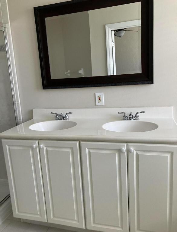 OCEAN CAY - Residential