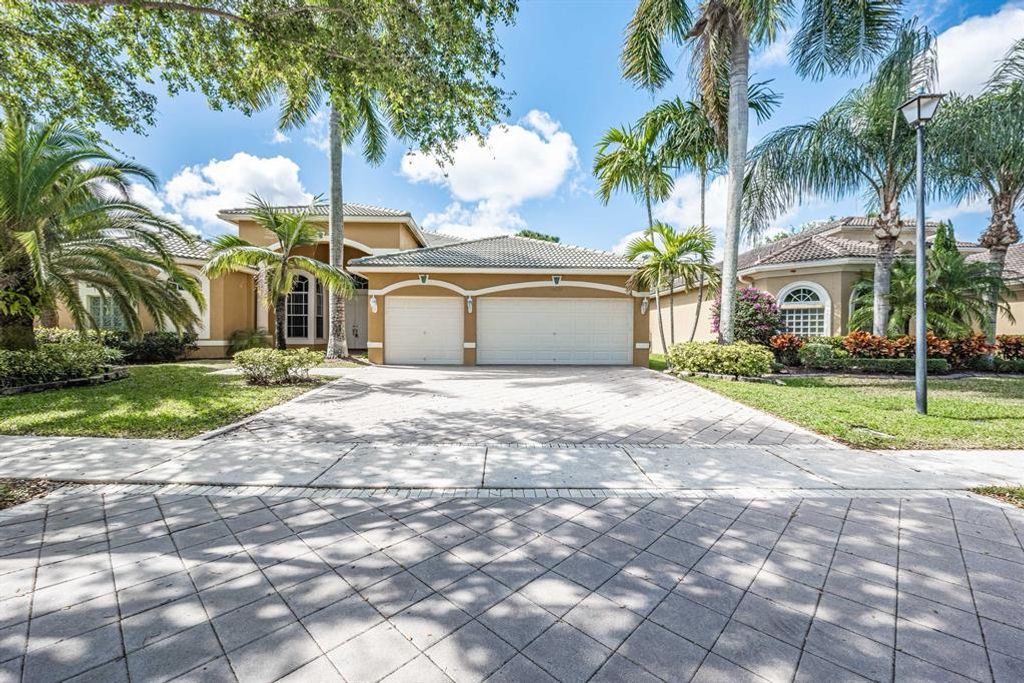Photo of 10639 Oak Meadow Lane Ln, Lake Worth Beach, FL 33449 (MLS # R10765071)