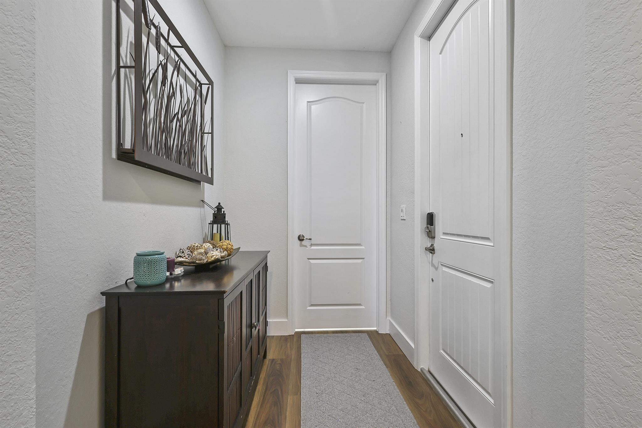 8413 Lakeview Trail