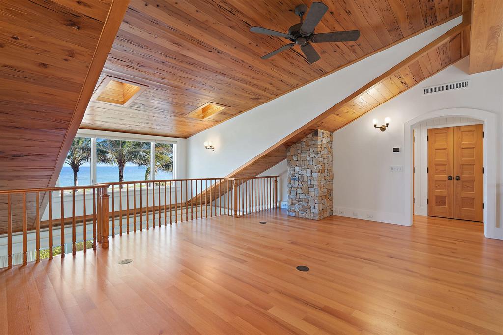 JUPITER ISLAND - Residential