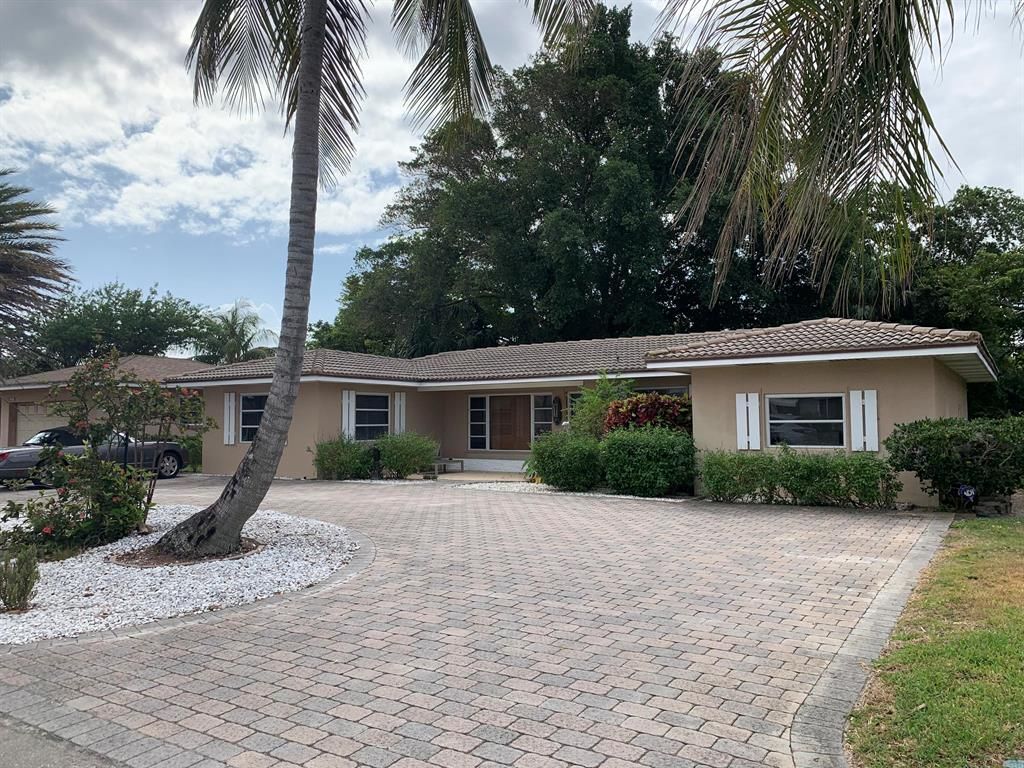 Photo of 324 Bamboo Road, Palm Beach Shores, FL 33404 (MLS # R10701631)