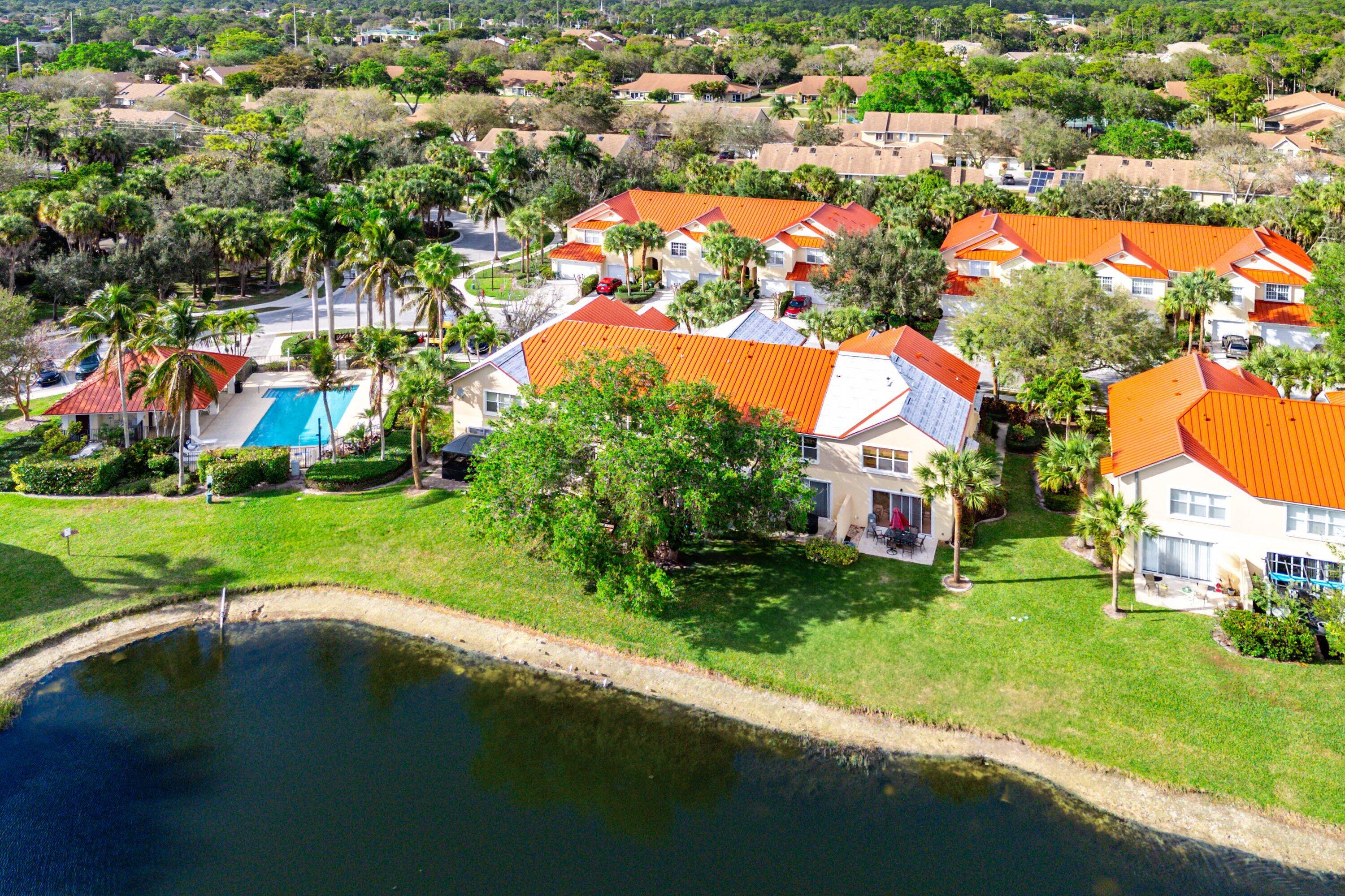 PINEWOOD LAKE - Residential