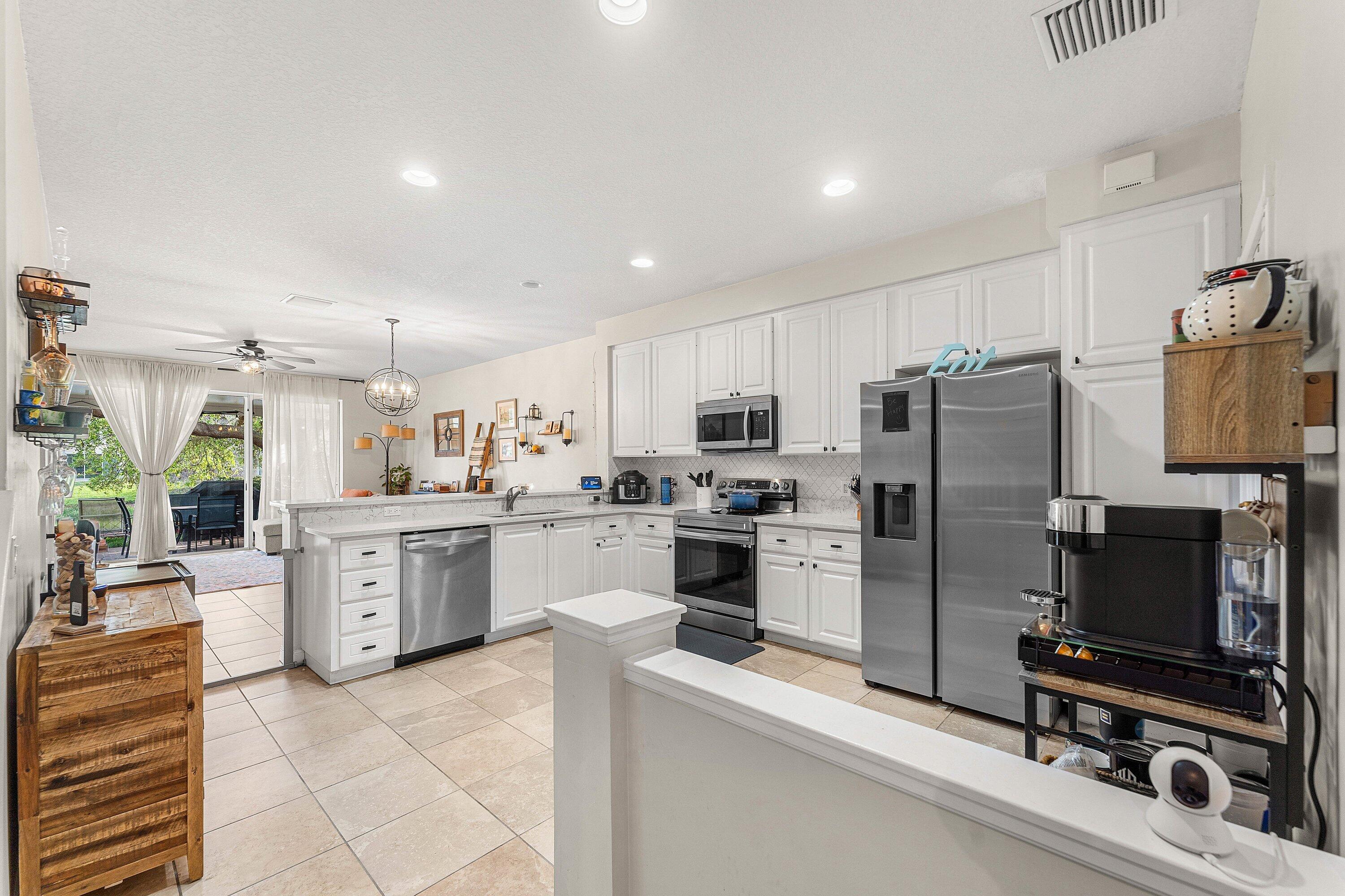 PINEWOOD LAKE - Residential