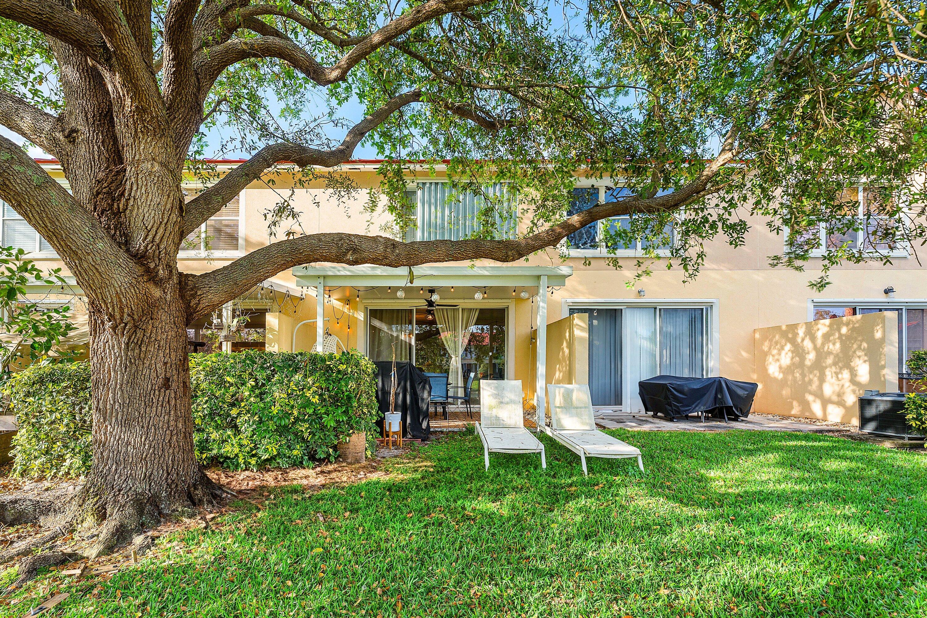 PINEWOOD LAKE - Residential