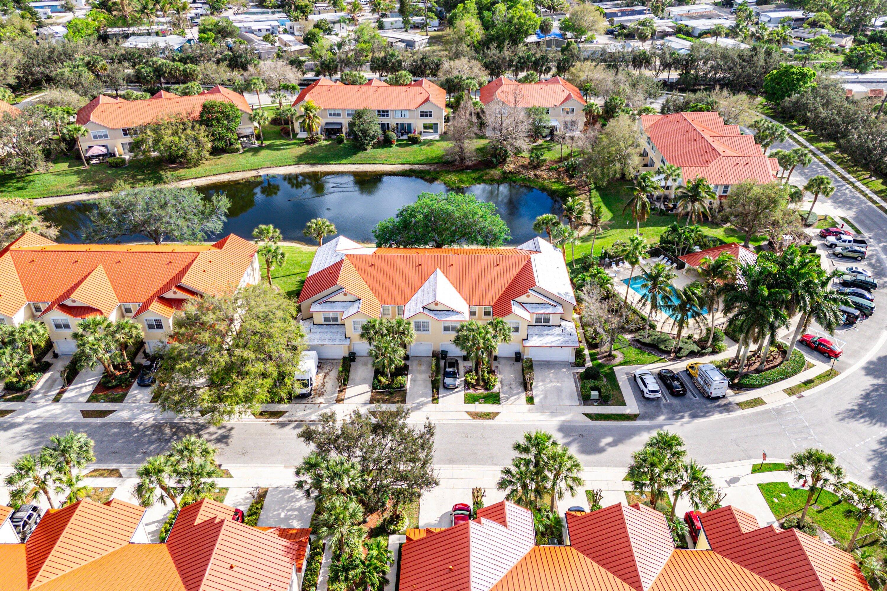 PINEWOOD LAKE - Residential