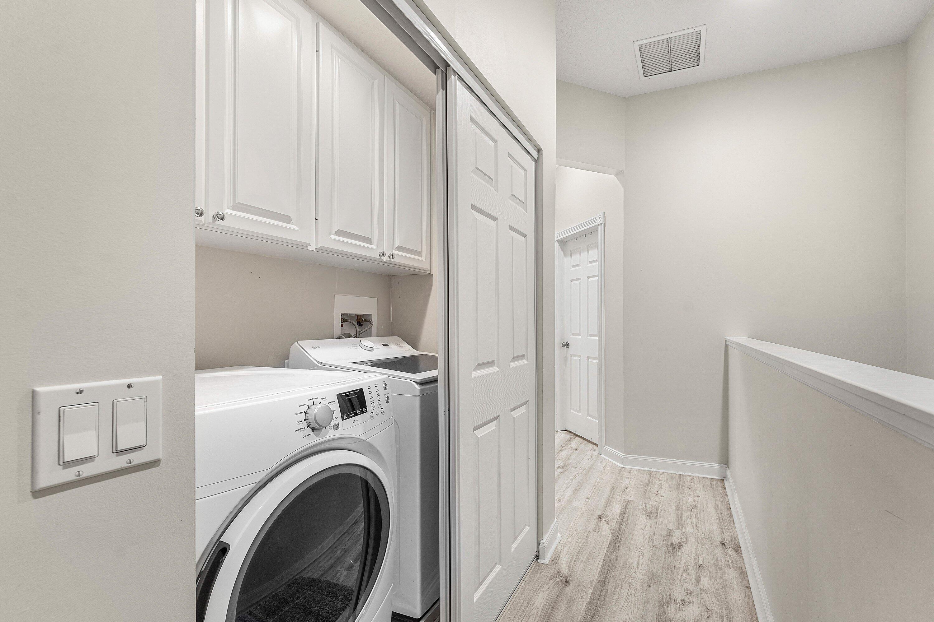 PINEWOOD LAKE - Residential