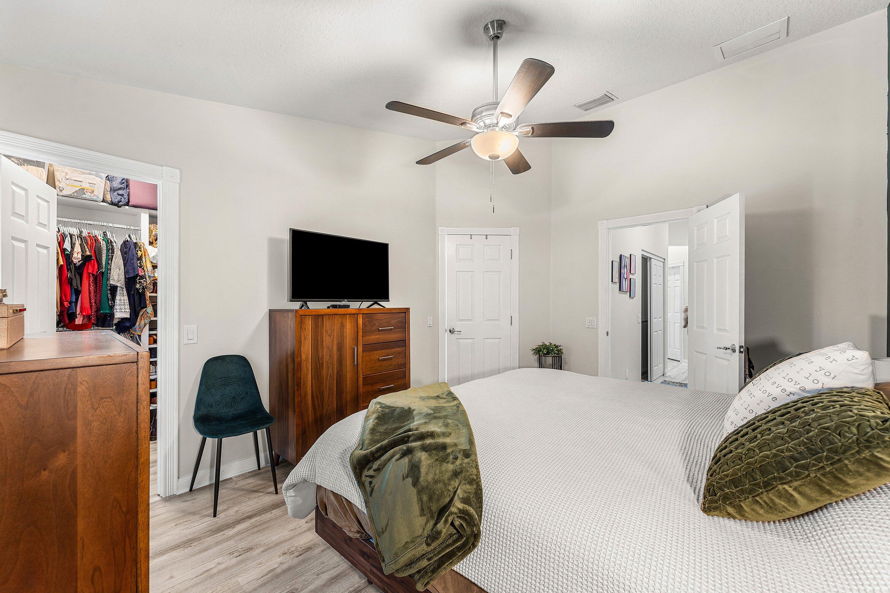 PINEWOOD LAKE - Residential