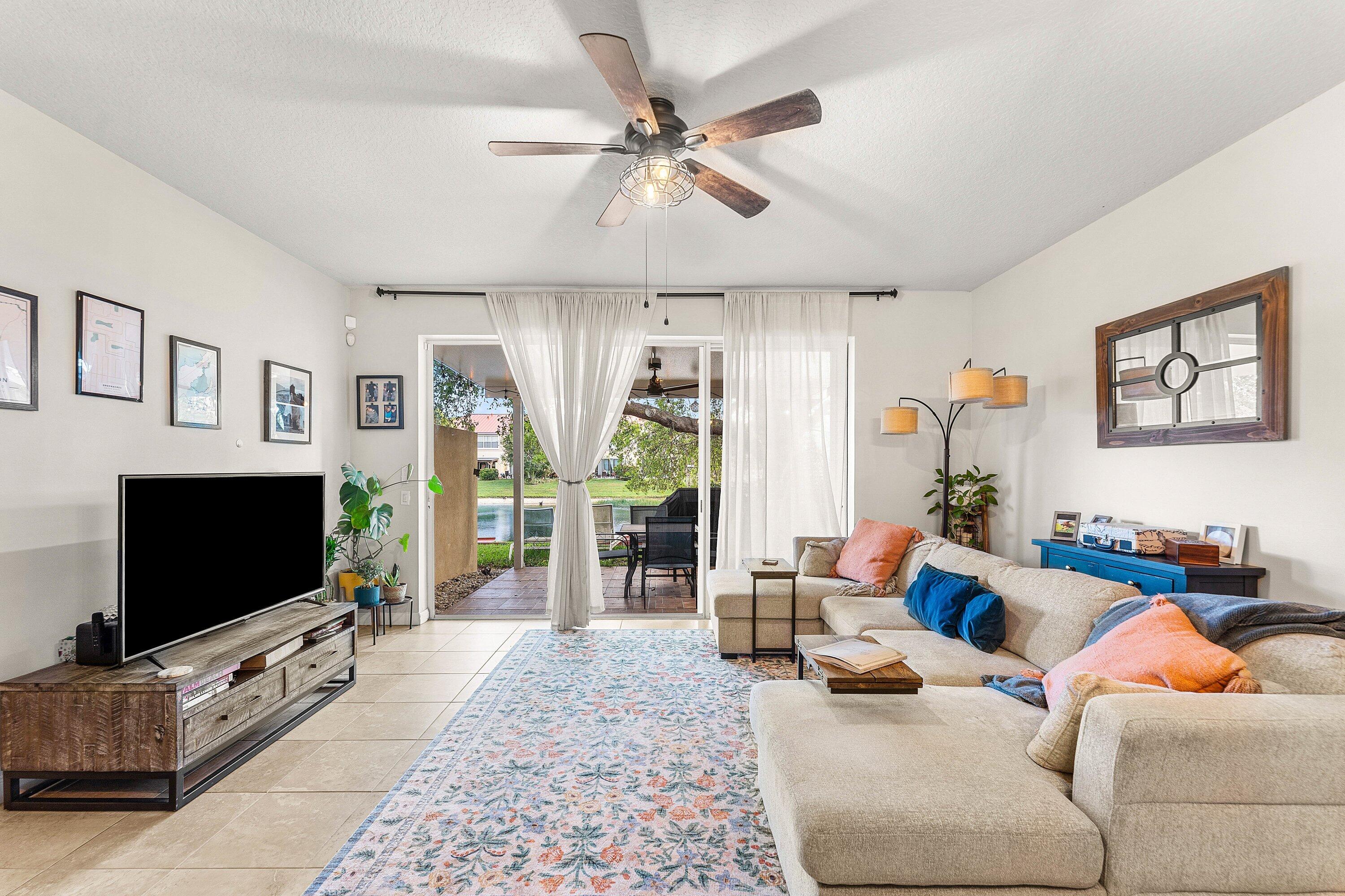 PINEWOOD LAKE - Residential