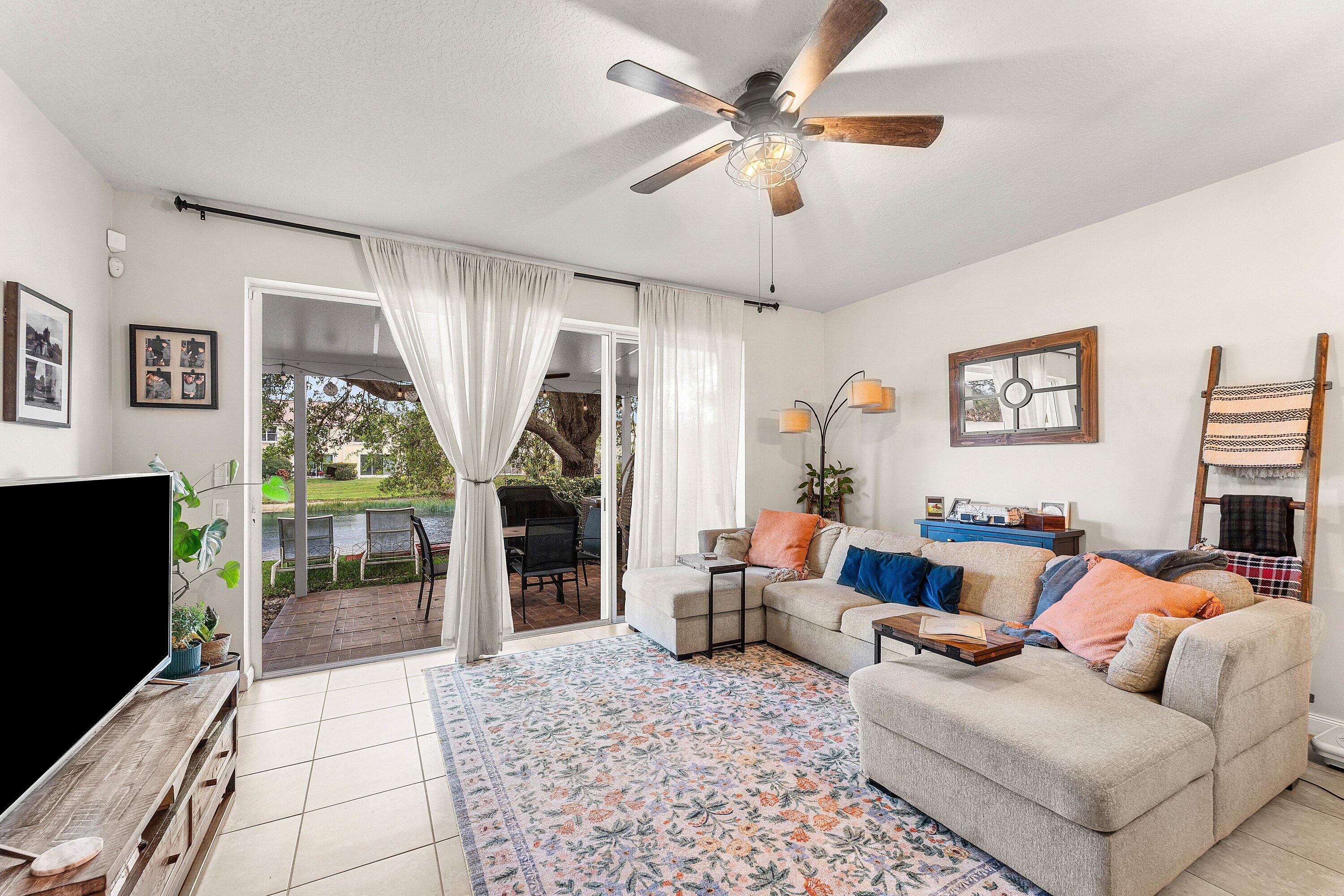 PINEWOOD LAKE - Residential