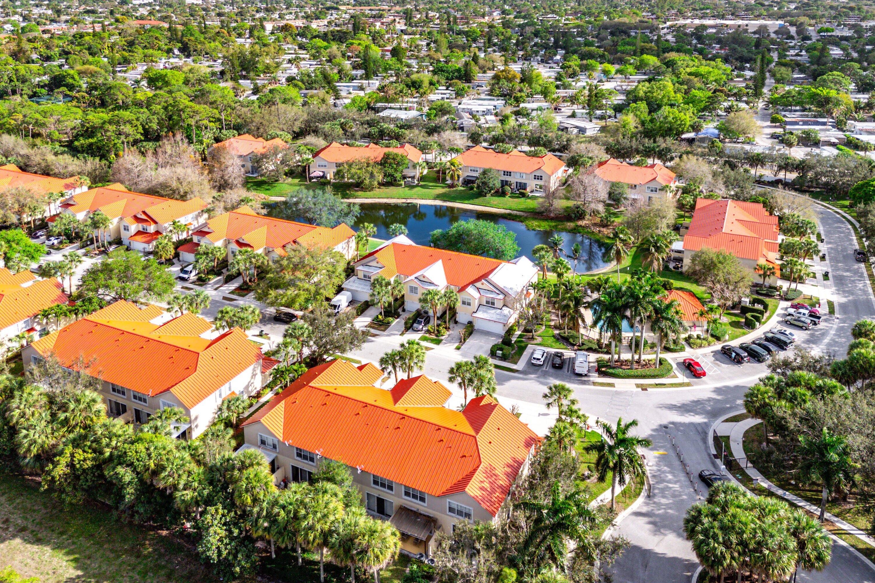 PINEWOOD LAKE - Residential