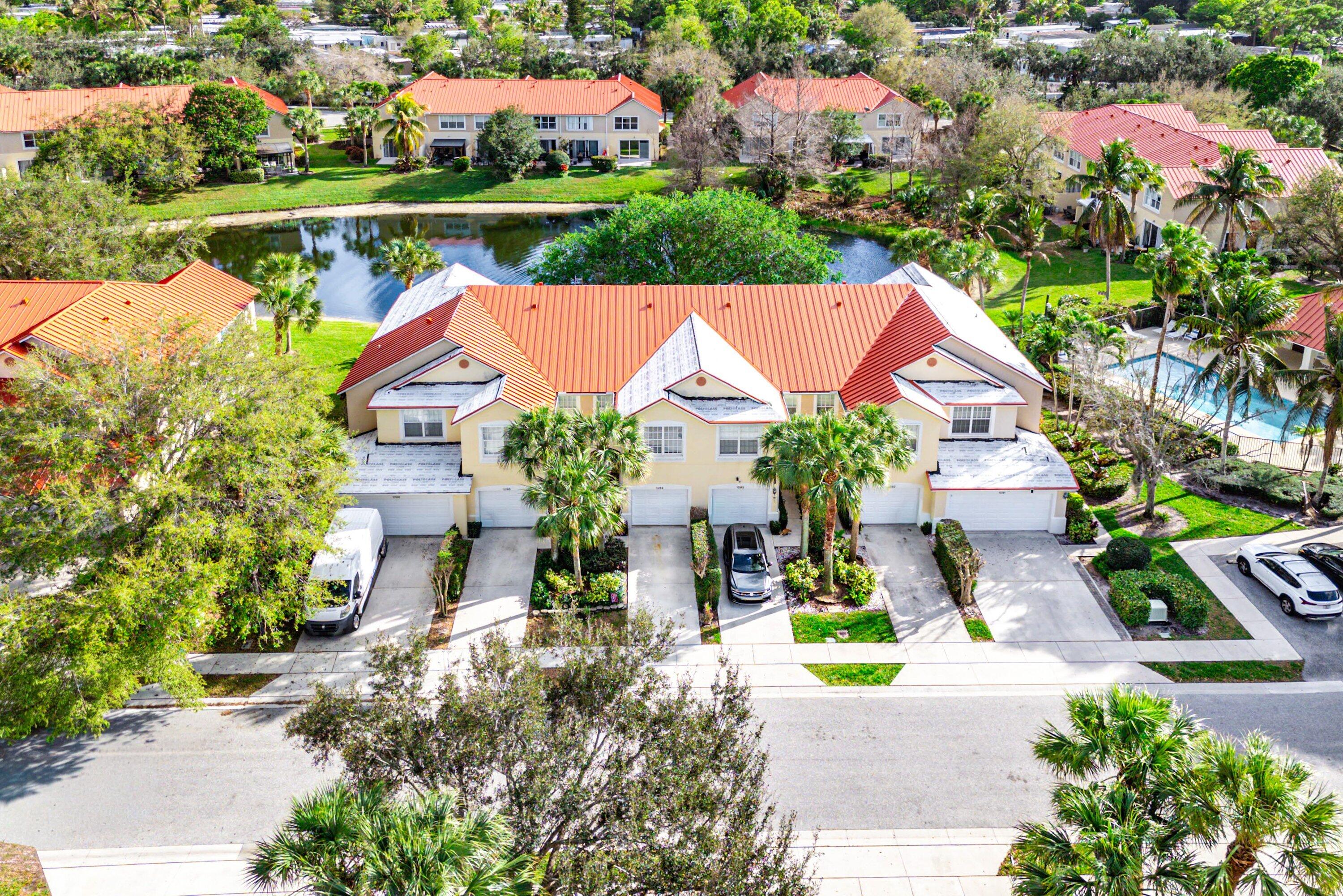 PINEWOOD LAKE - Residential