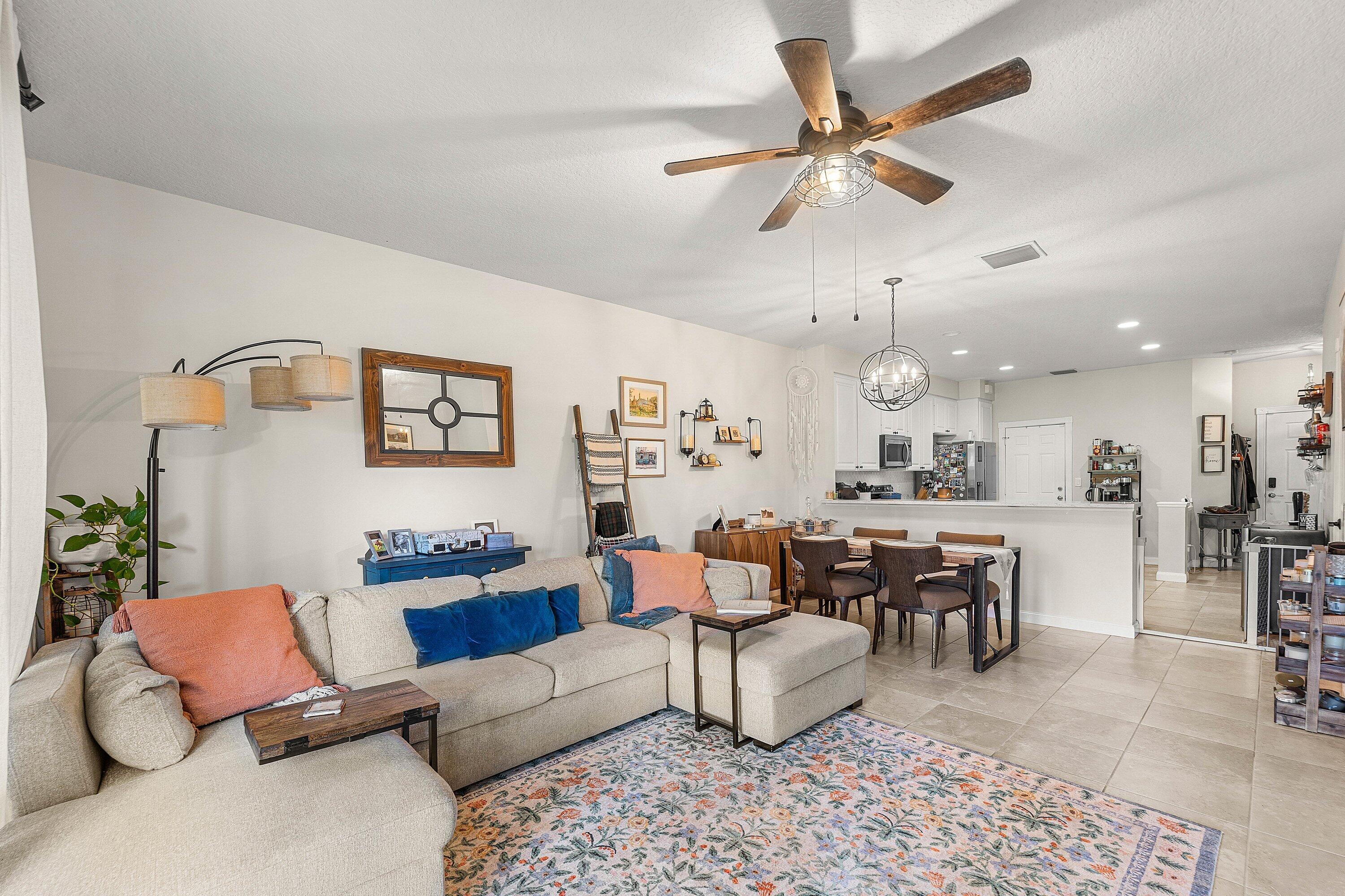 PINEWOOD LAKE - Residential