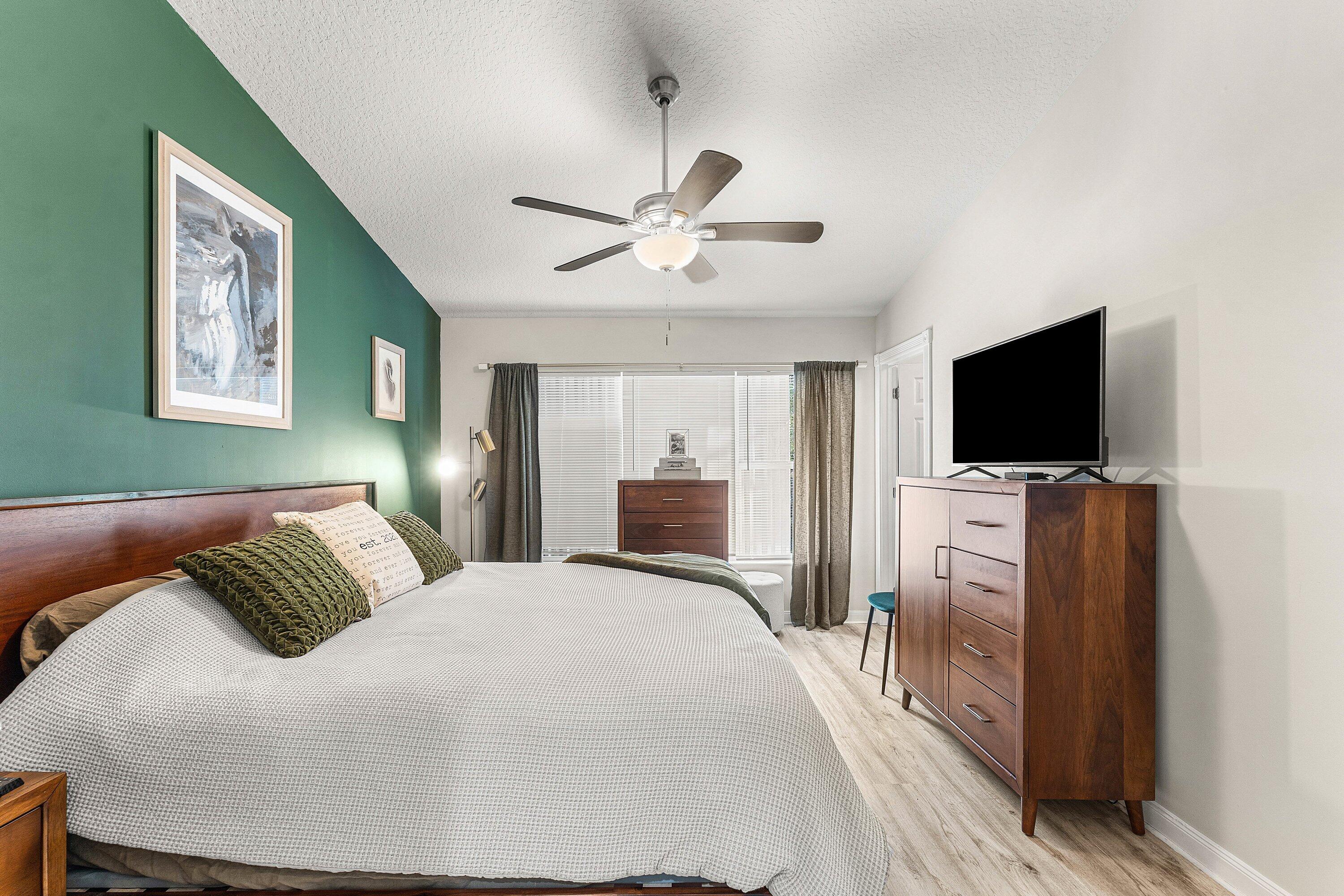 PINEWOOD LAKE - Residential