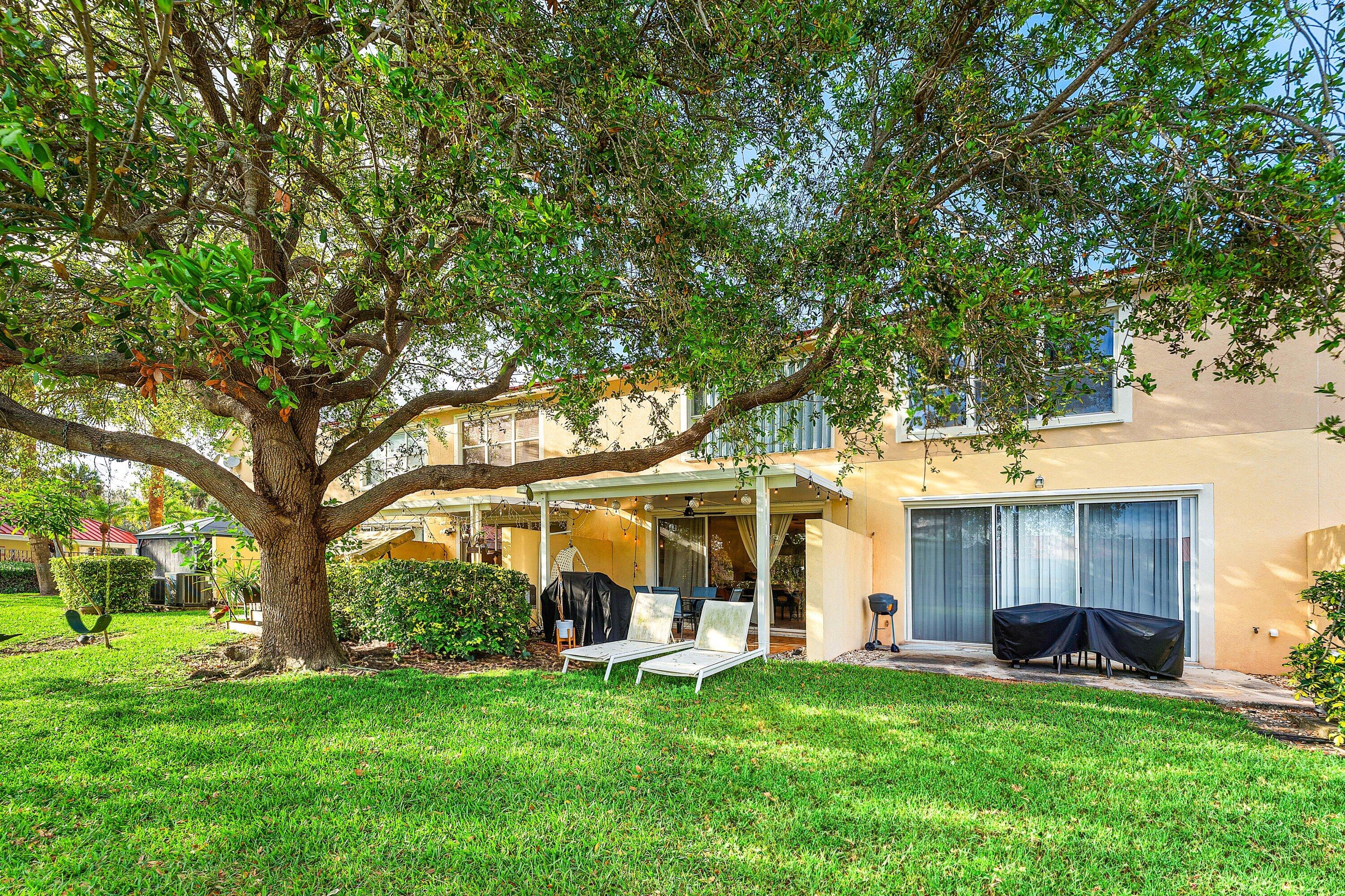 PINEWOOD LAKE - Residential