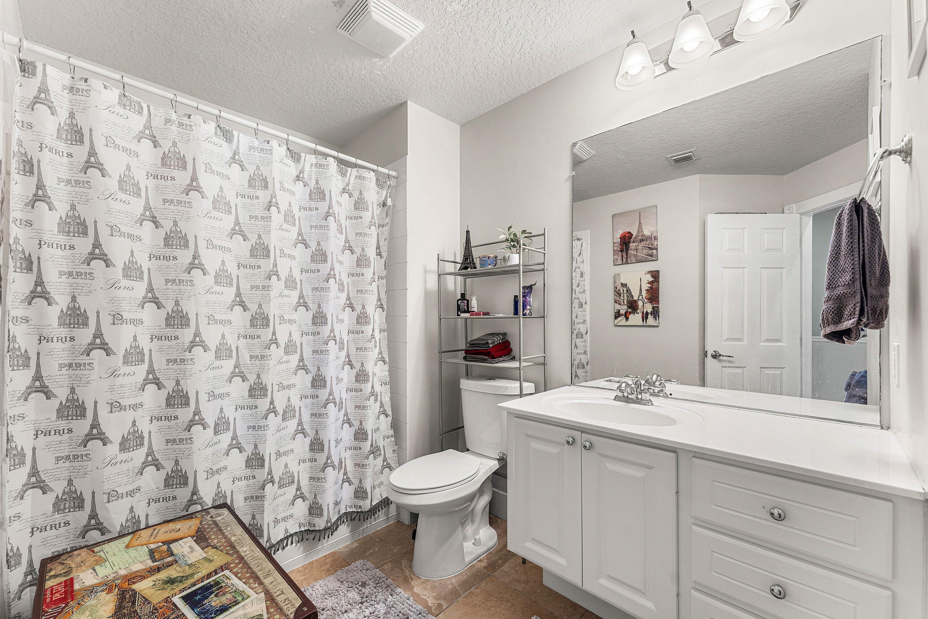 PINEWOOD LAKE - Residential