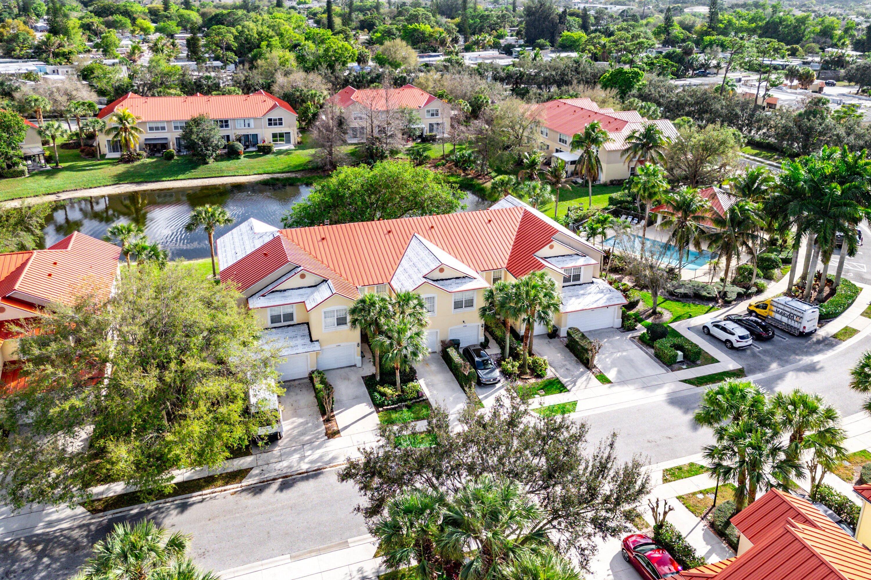 PINEWOOD LAKE - Residential