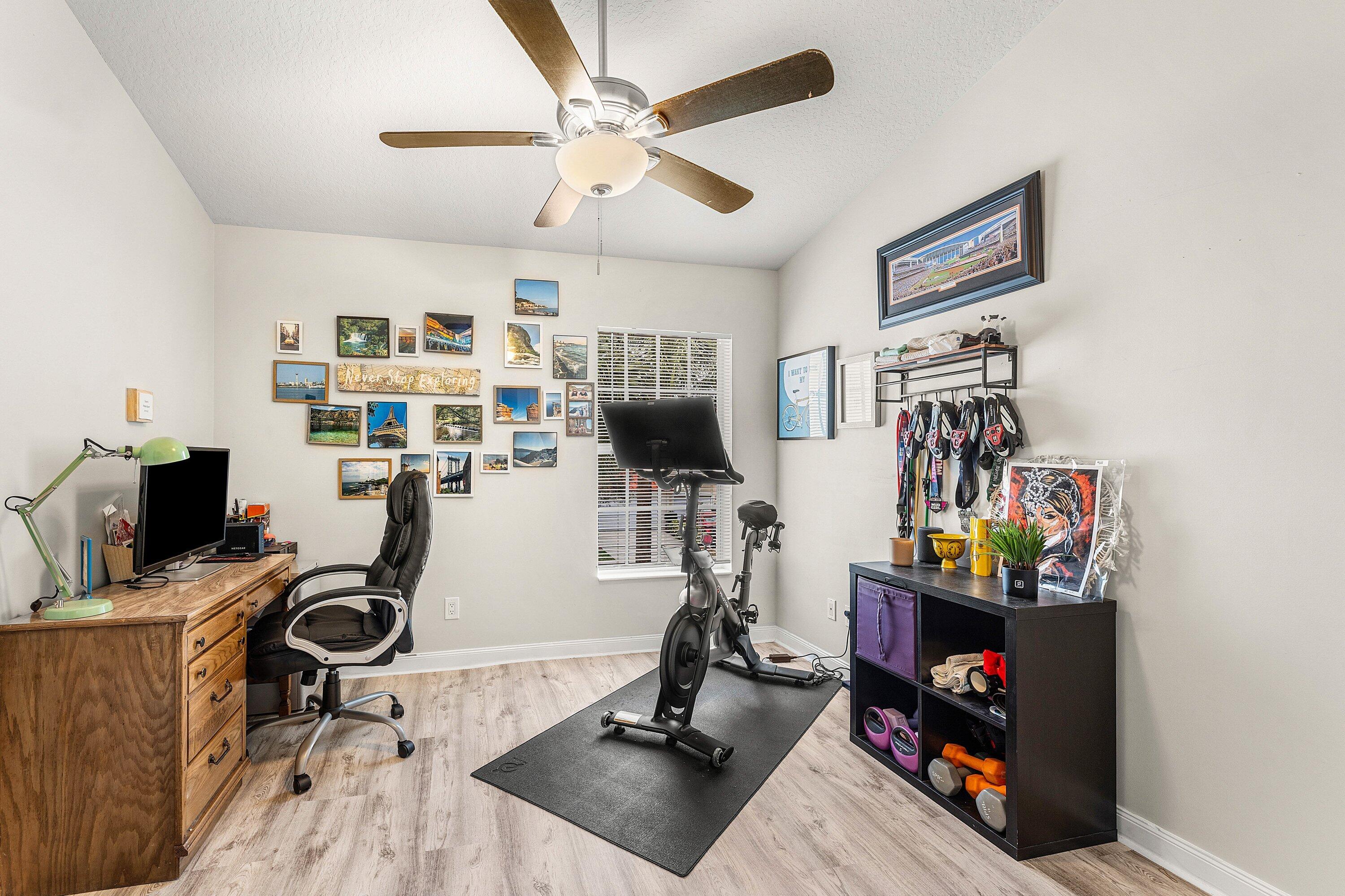 PINEWOOD LAKE - Residential