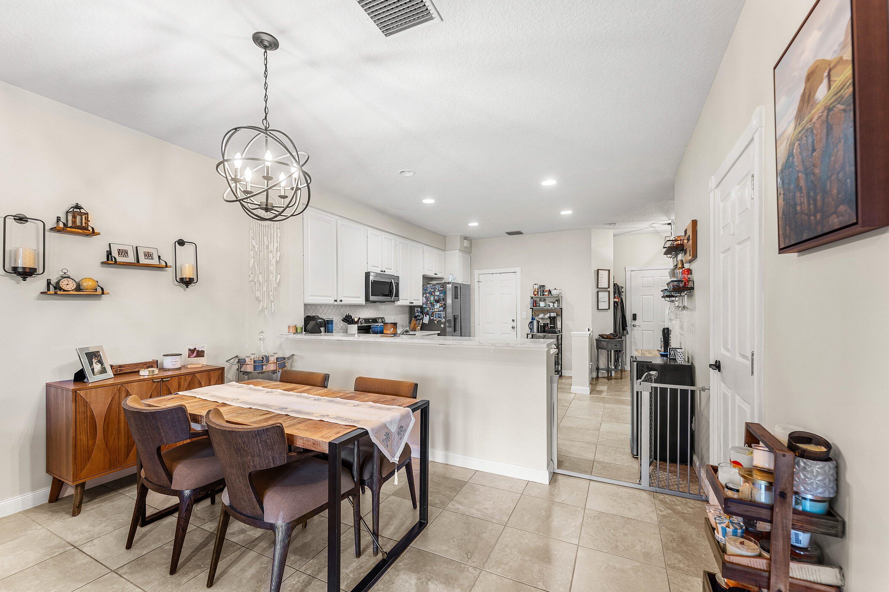 PINEWOOD LAKE - Residential