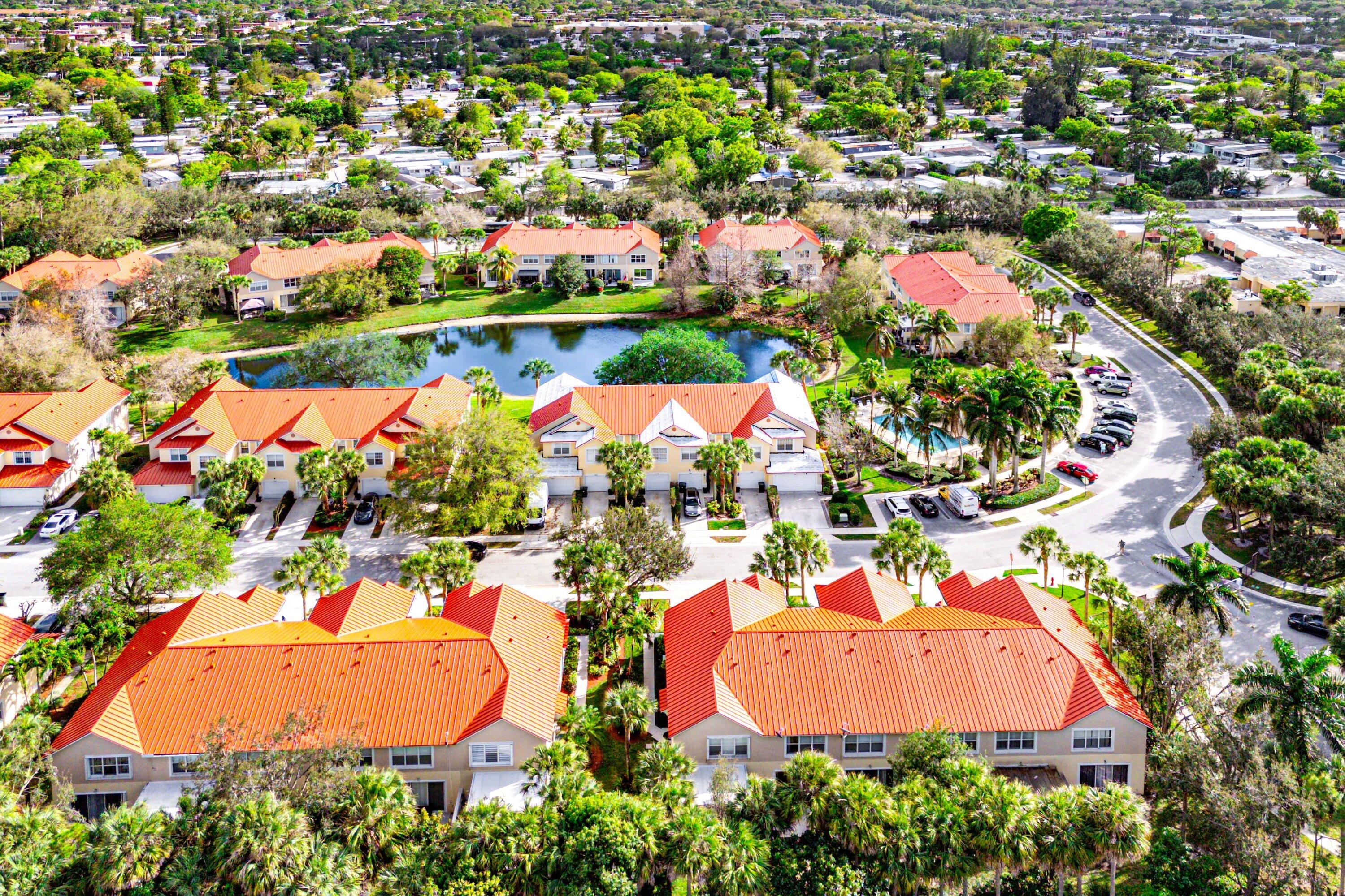 PINEWOOD LAKE - Residential