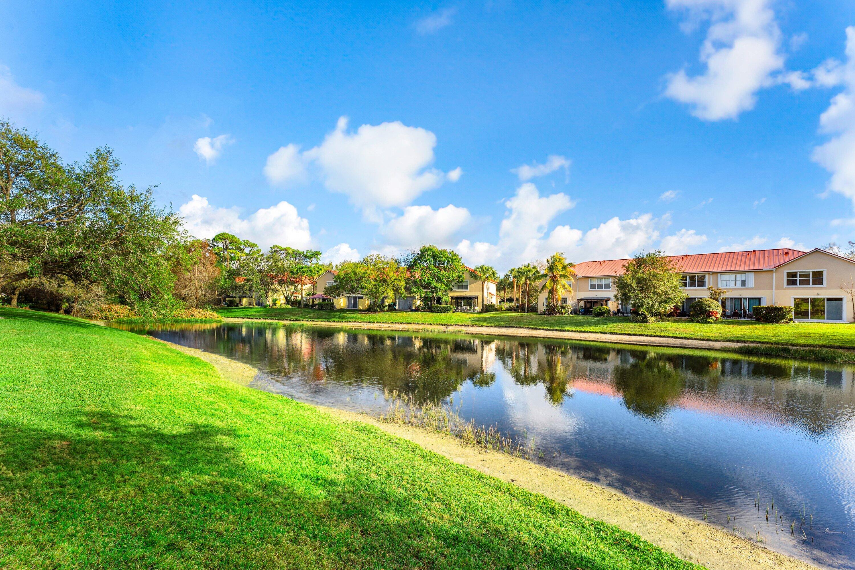 PINEWOOD LAKE - Residential