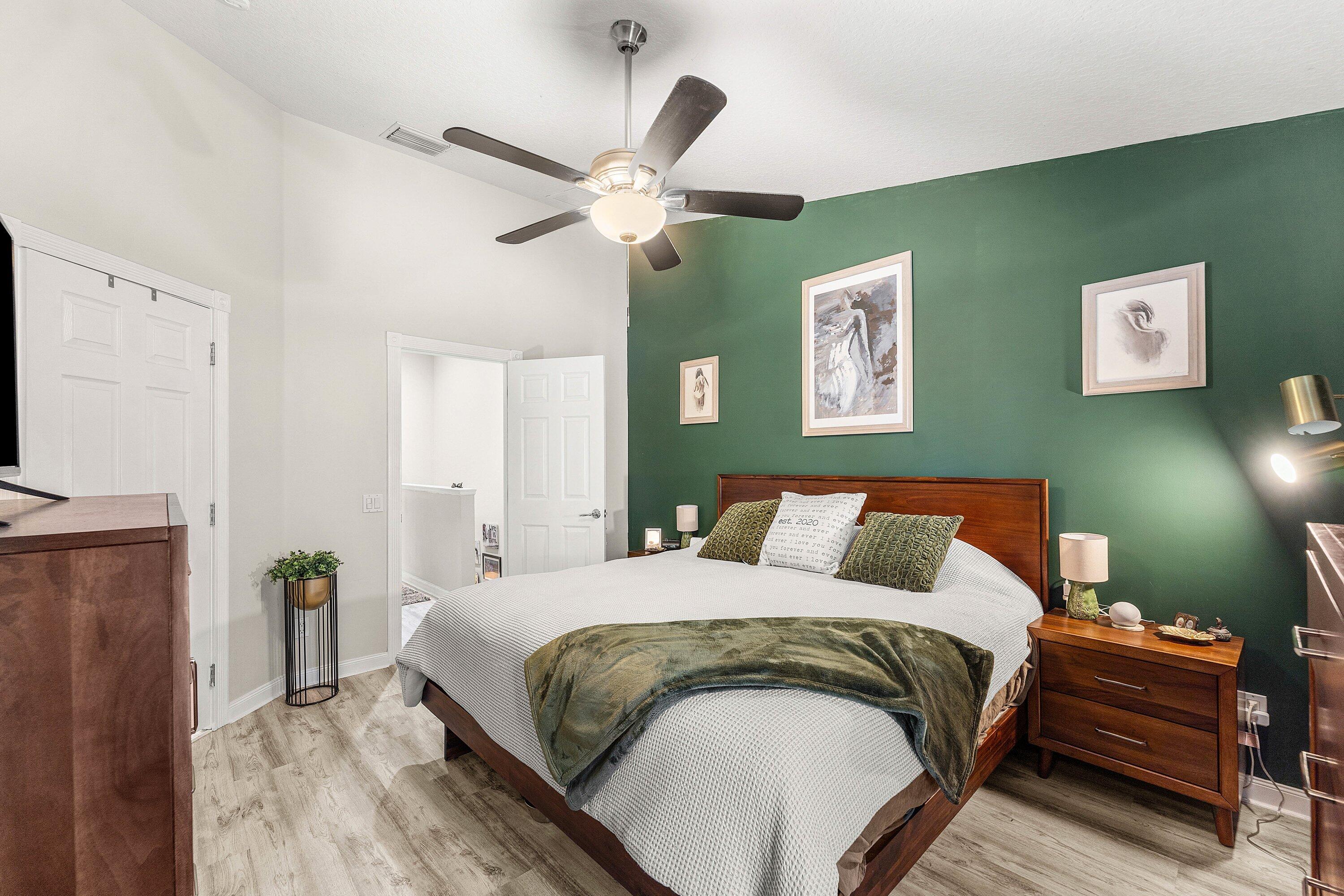 PINEWOOD LAKE - Residential