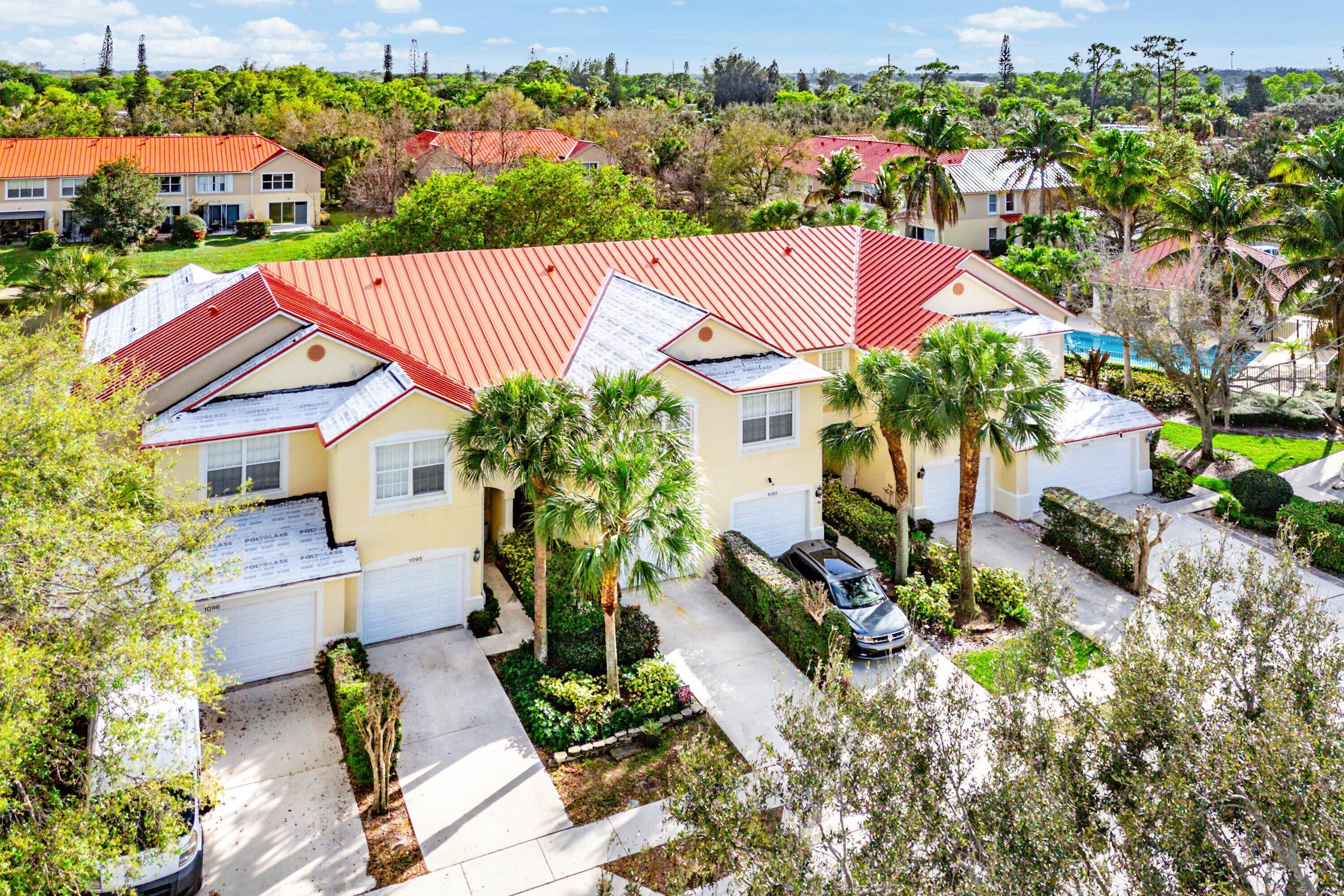 PINEWOOD LAKE - Residential