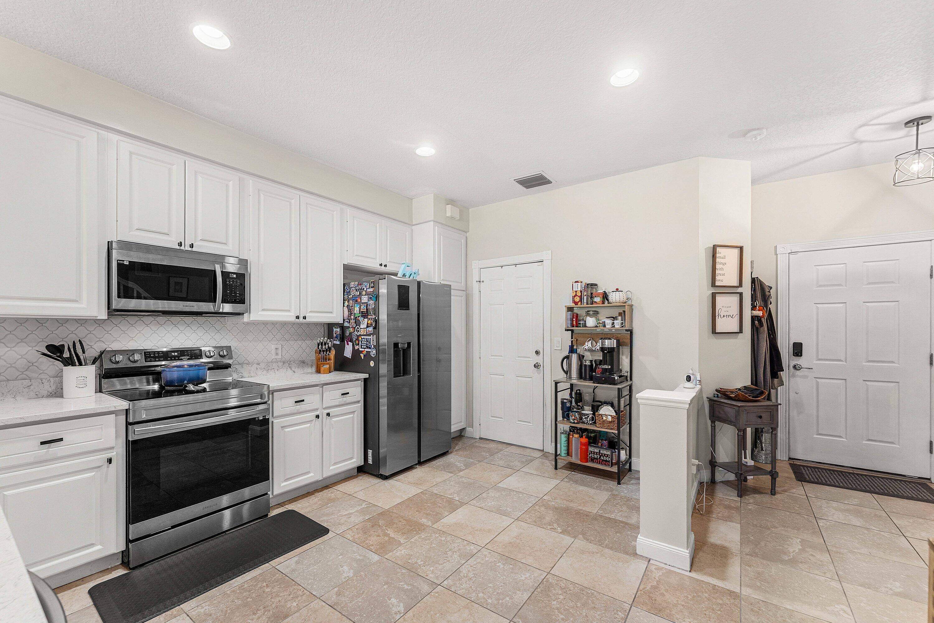 PINEWOOD LAKE - Residential