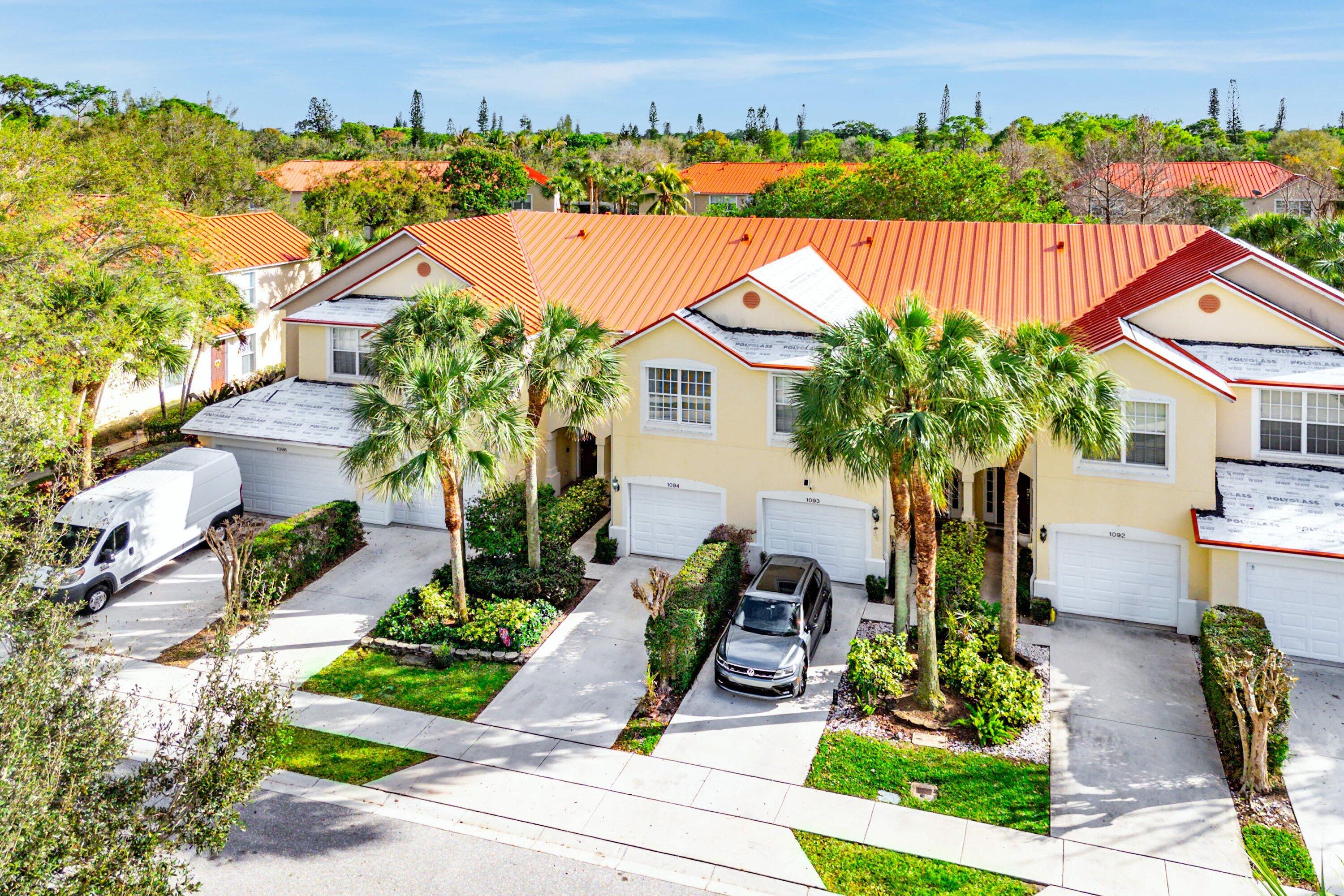 PINEWOOD LAKE - Residential