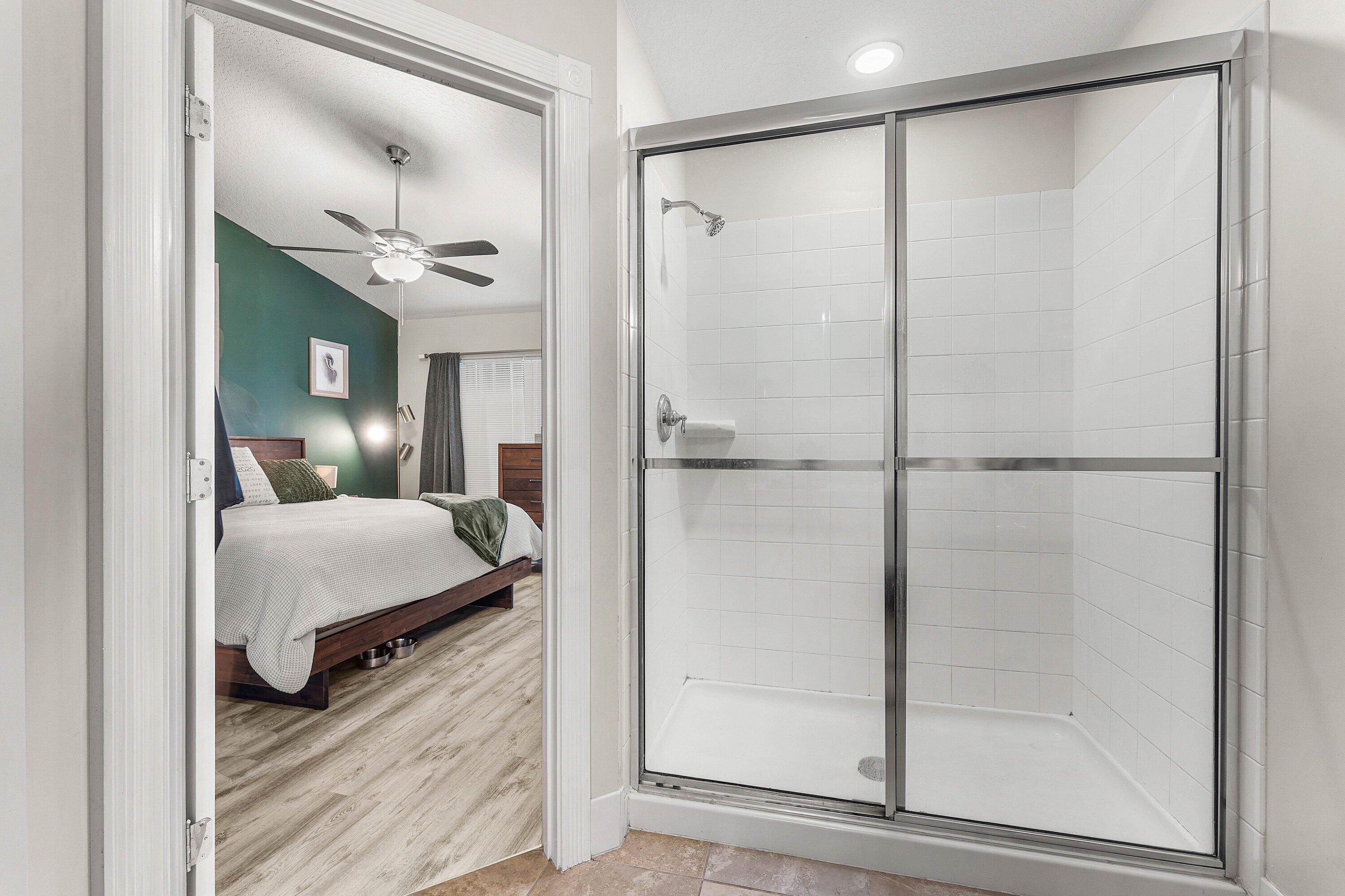 PINEWOOD LAKE - Residential