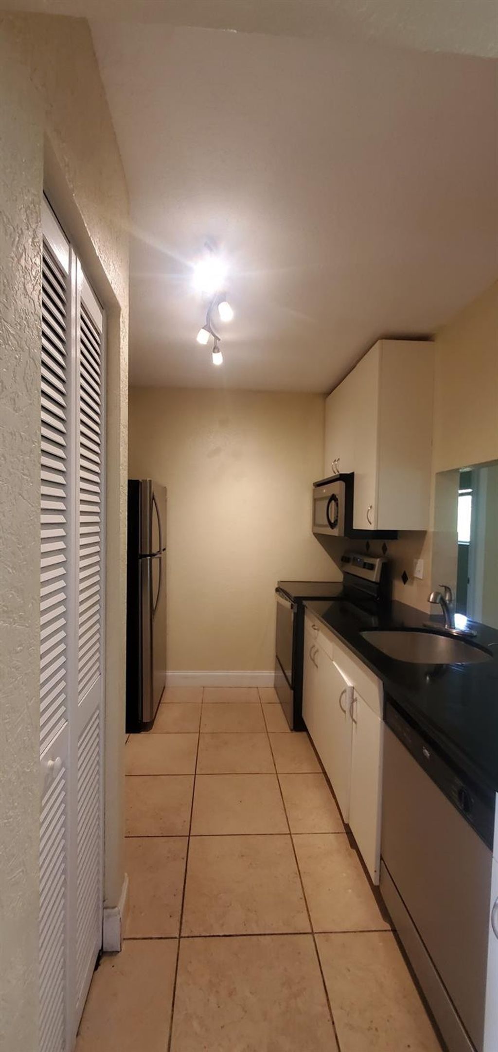Photo of 1444 Windsor Court #1, Fort Lauderdale, FL 33304 (MLS # B26047157)