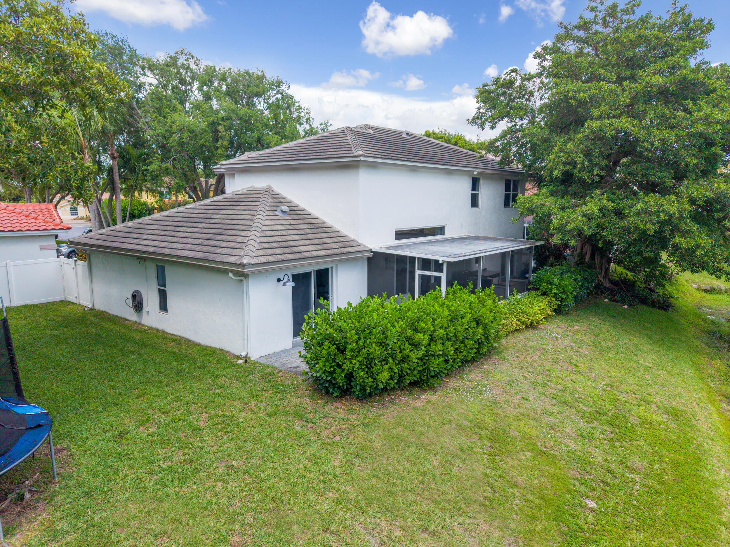 PALM AIRE OAKS COURSE ESTATES - Residential