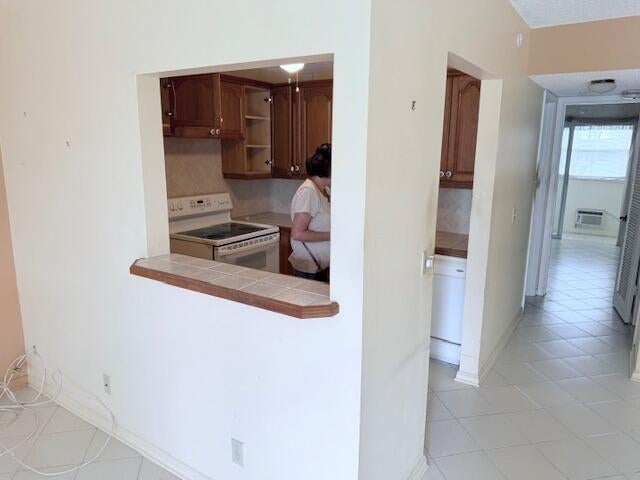 Photo of 402 Markham S, Deerfield Beach, FL 33442 (MLS # B26015968)