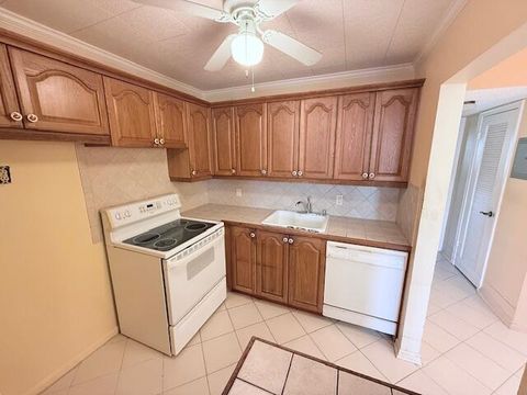 402 Markham S Deerfield Beach FL 33442