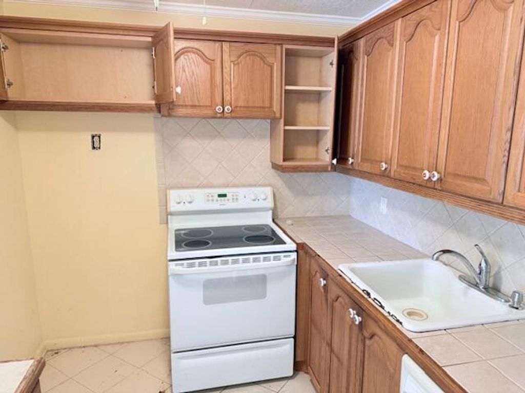 Photo of 402 Markham S, Deerfield Beach, FL 33442 (MLS # B26015968)