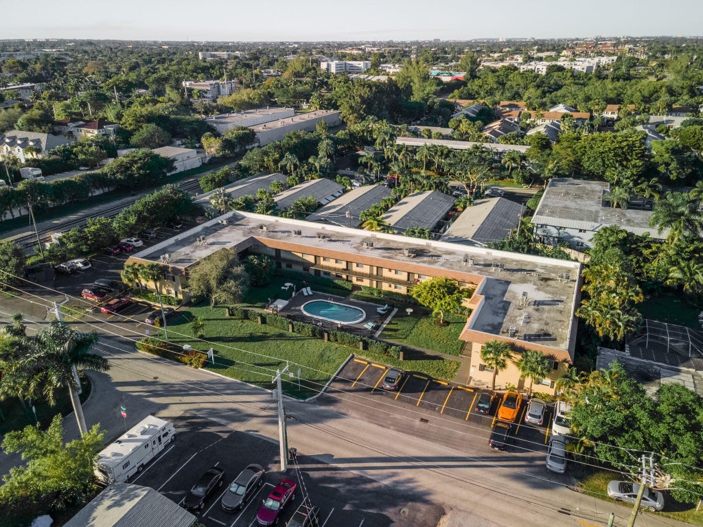 Photo of 1401 NE 17th Court #Unit 112, Fort Lauderdale, FL 33305 (MLS # B26075305)