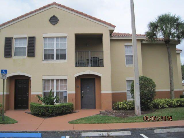 Very nice and cozy condo is the heart of Royal Palm Beach. Great condition, very nice community pool, close to shopping, 441 & Turnpike. Must see!
