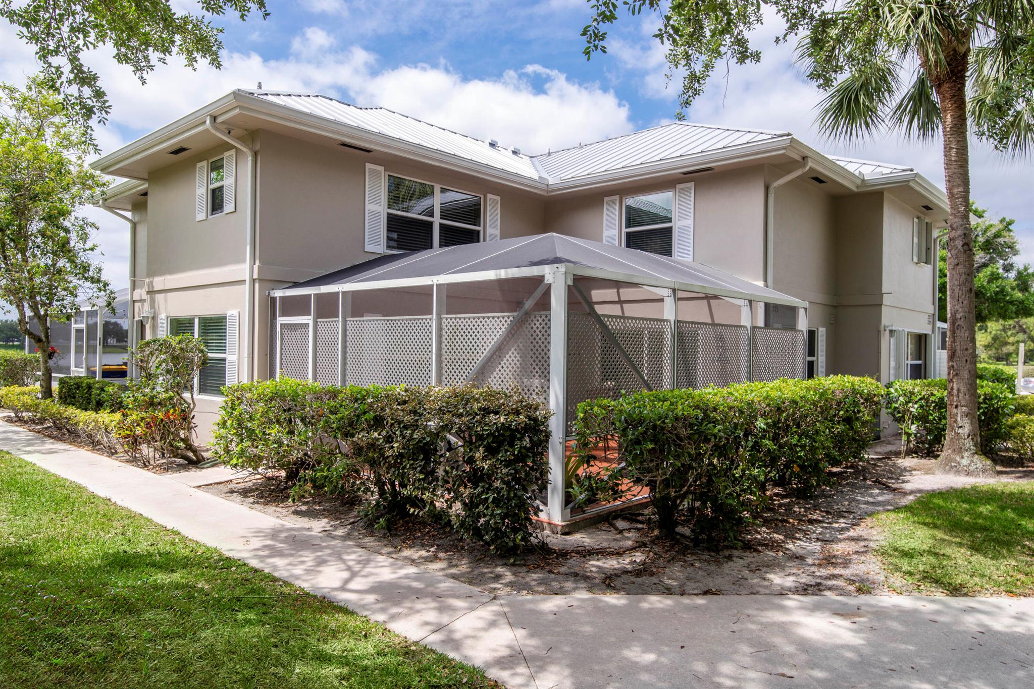2271 SW Essex Court