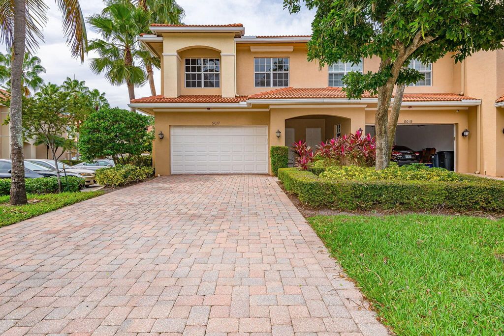 Photo of 5017 Vine Cliff Way W, Palm Beach Gardens, FL 33418 (MLS # R10939873)