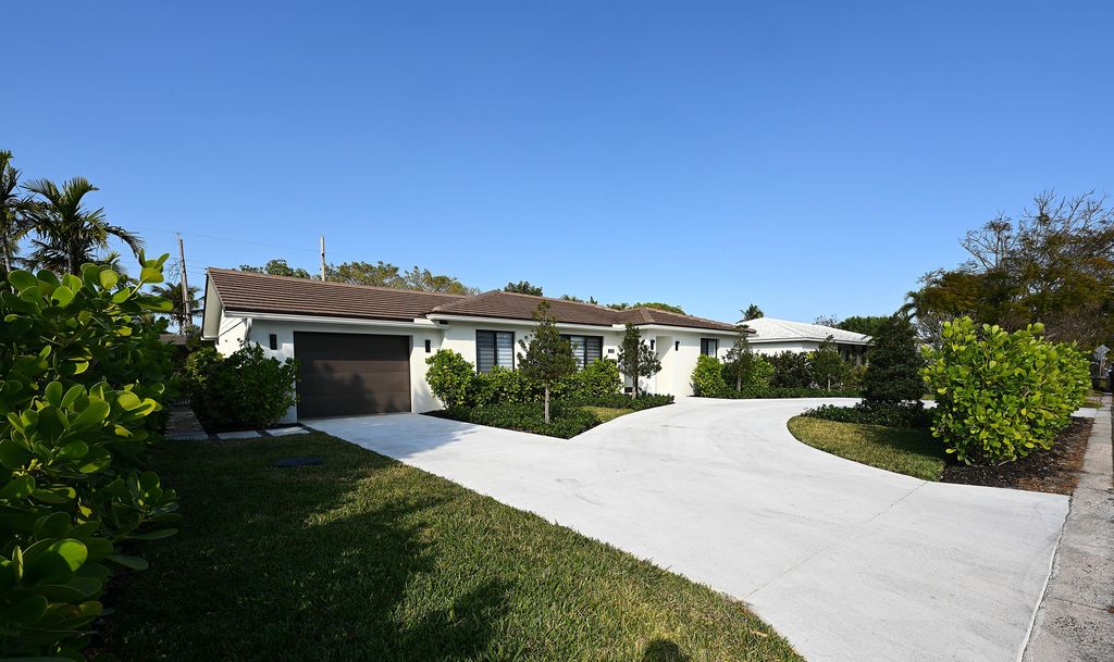 Photo of 333 Alhambra Place, West Palm Beach, FL 33405 (MLS # R11163620)