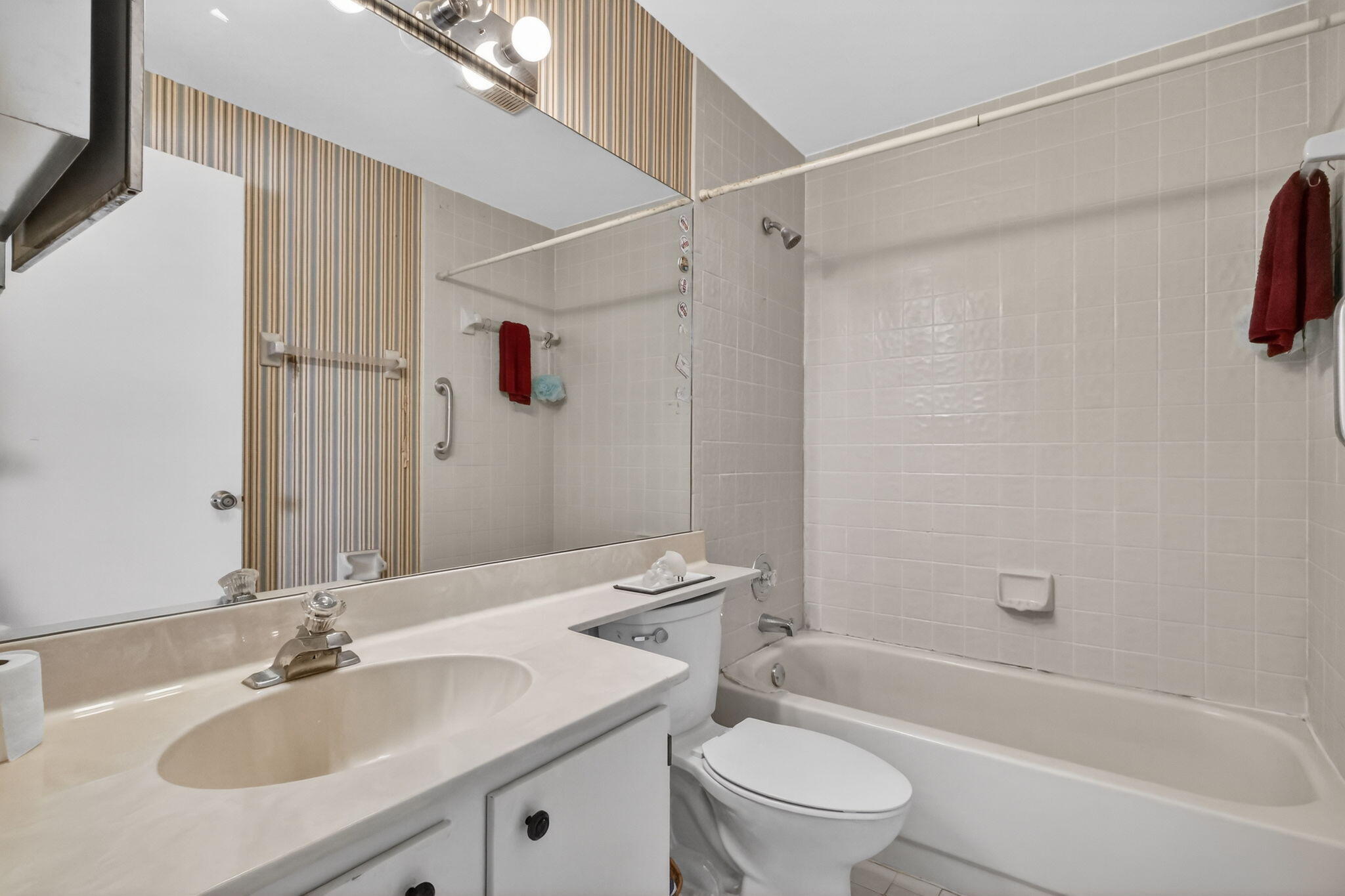 ARBOURS OF THE PALM BEACHES CONDO - Residential