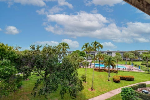 Tiny photo for 2901 Victoria Circle #D4, Coconut Creek, FL 33066 (MLS # B26082904)