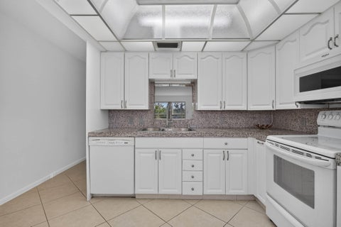 Tiny photo for 2901 Victoria Circle #D4, Coconut Creek, FL 33066 (MLS # B26082904)
