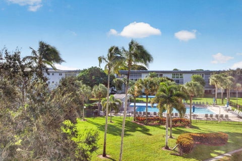Tiny photo for 2901 Victoria Circle #D4, Coconut Creek, FL 33066 (MLS # B26082904)