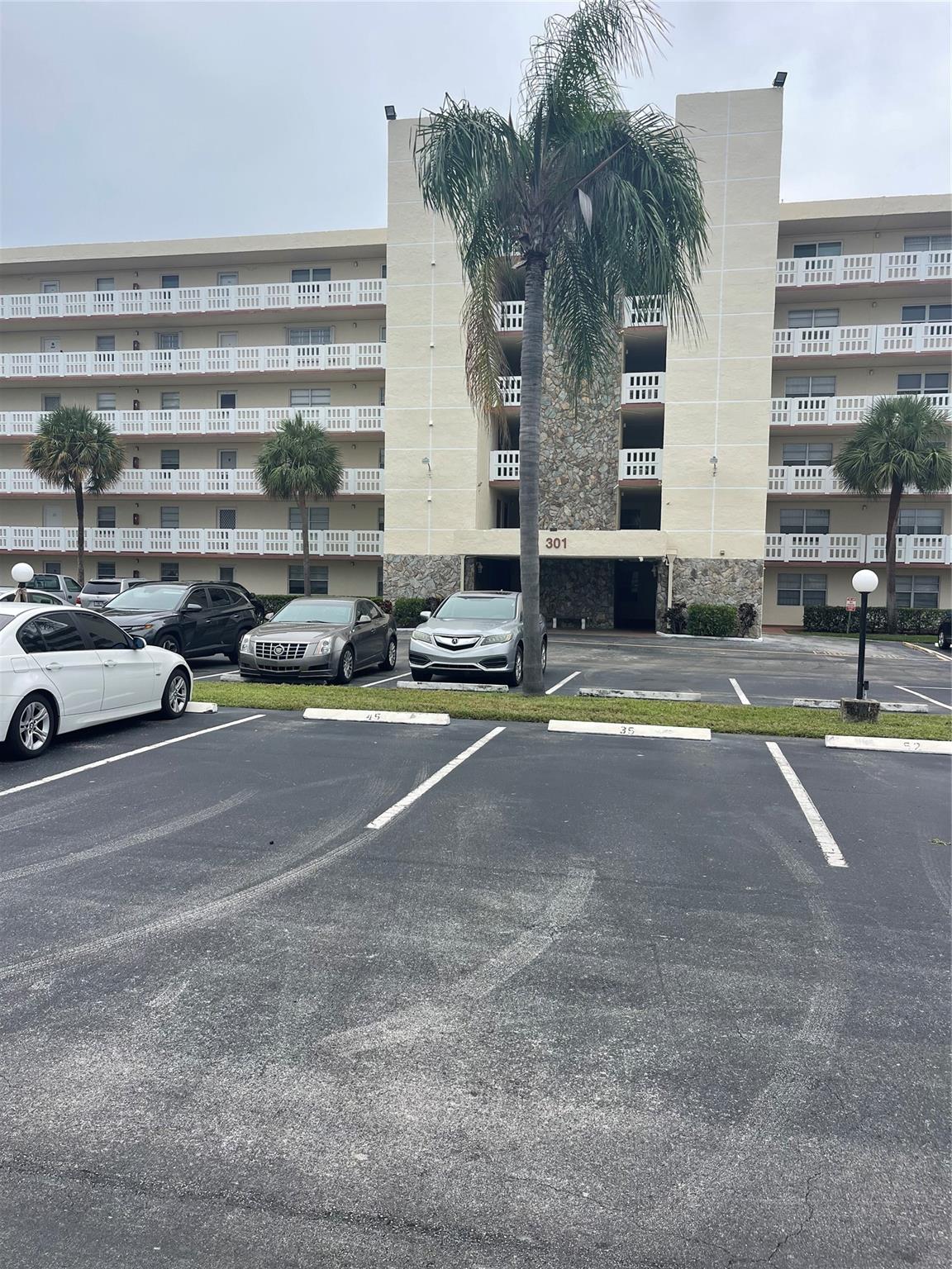 Meadowbrook Lakes condo - Residential