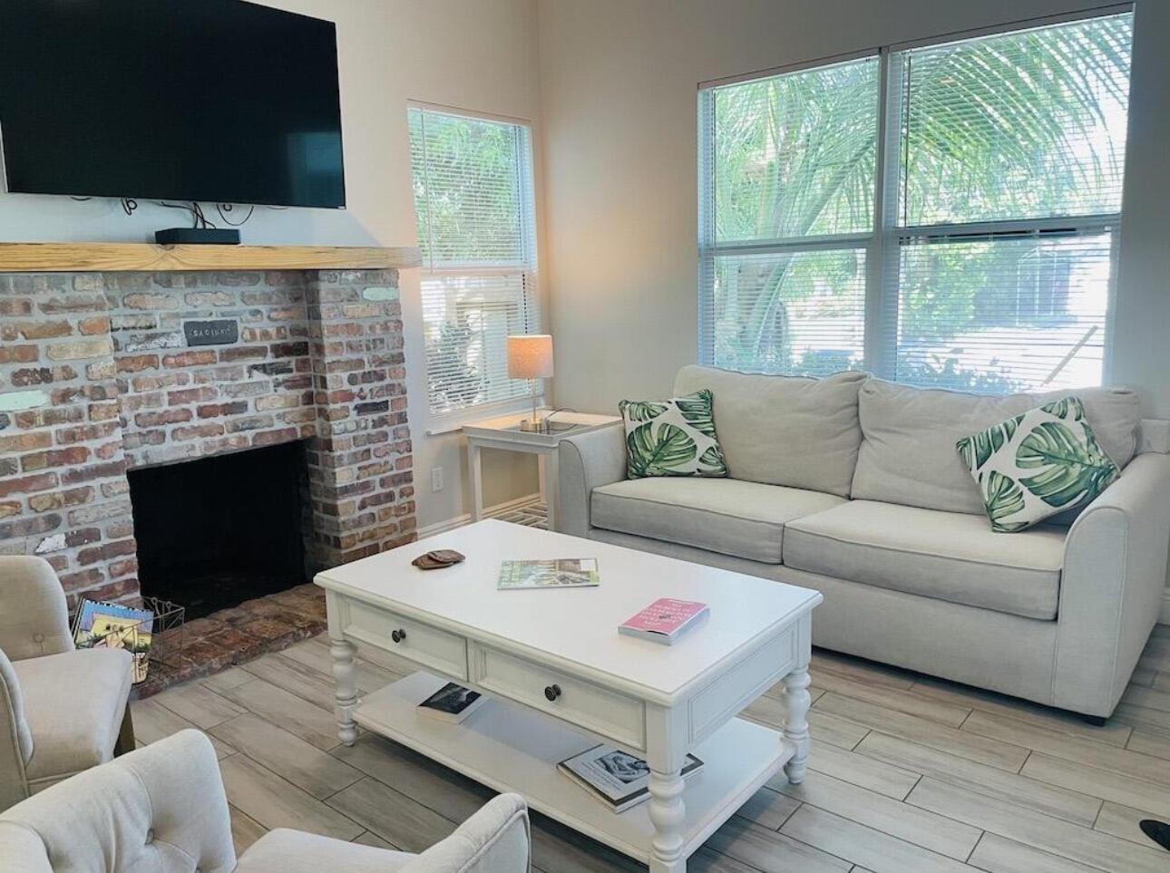 WOODLAND HEIGHTS - Residential Lease