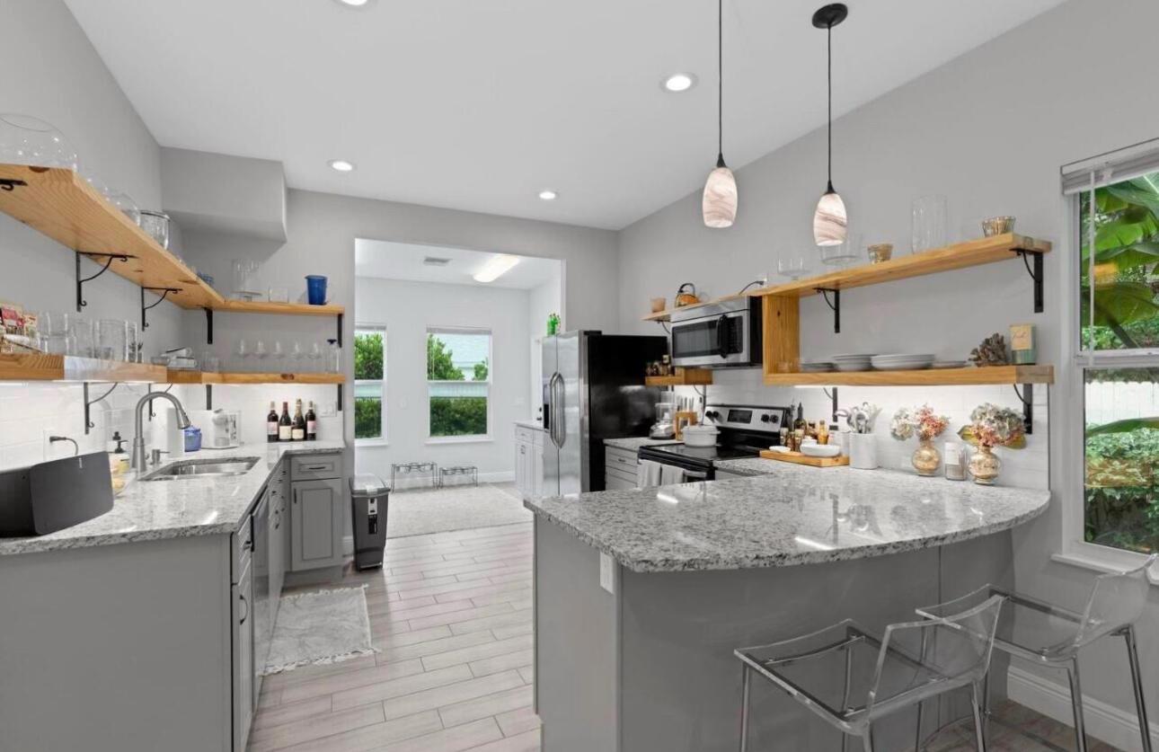 WOODLAND HEIGHTS - Residential Lease